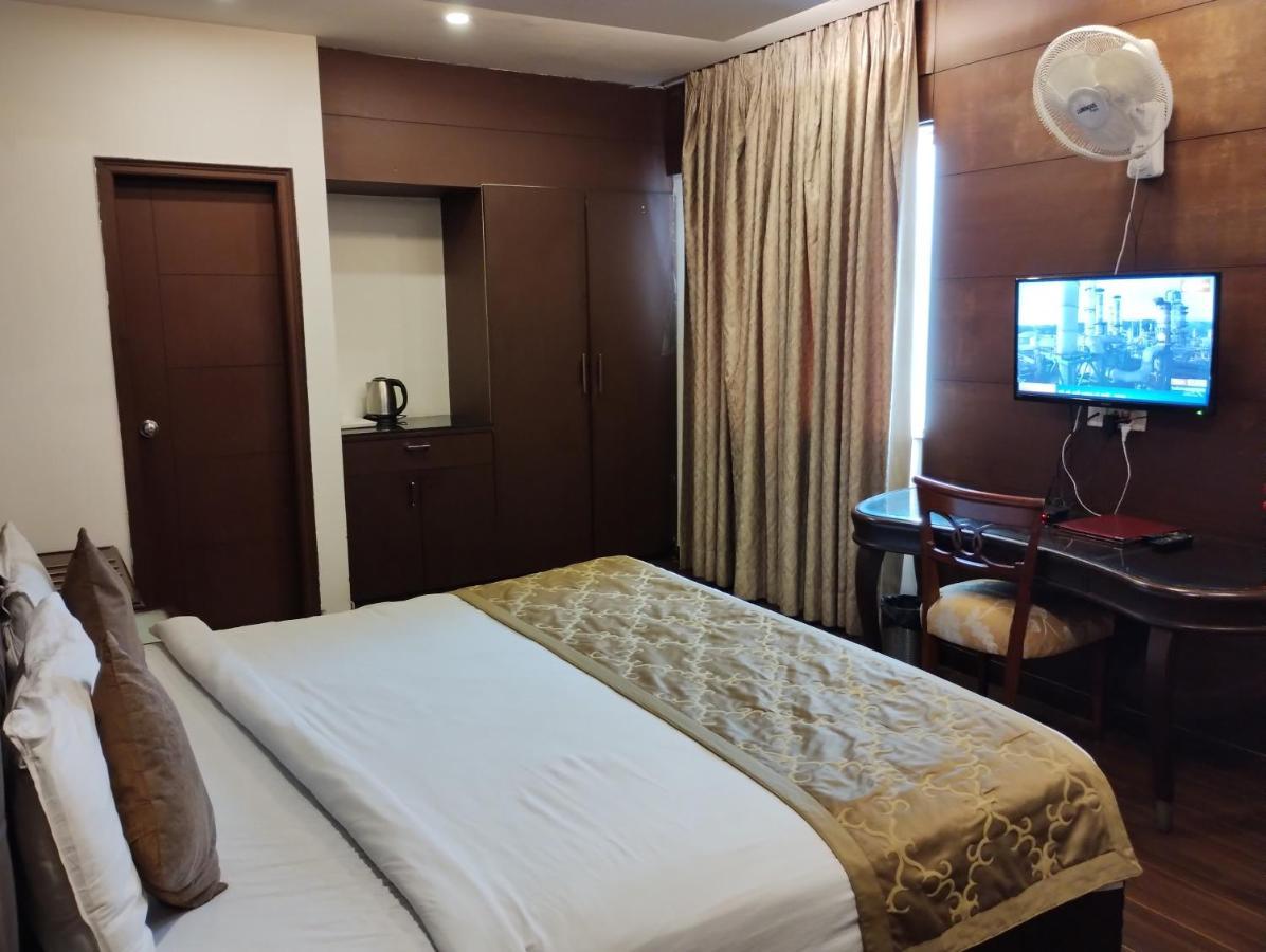 Hotel Wti Airport Grand Delhi Nueva Delhi Exterior foto