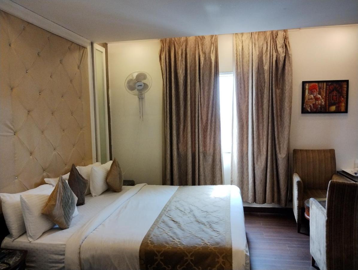 Hotel Wti Airport Grand Delhi Nueva Delhi Exterior foto