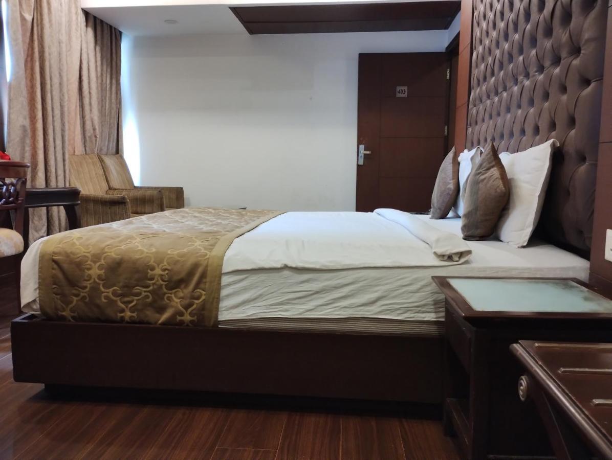 Hotel Wti Airport Grand Delhi Nueva Delhi Exterior foto