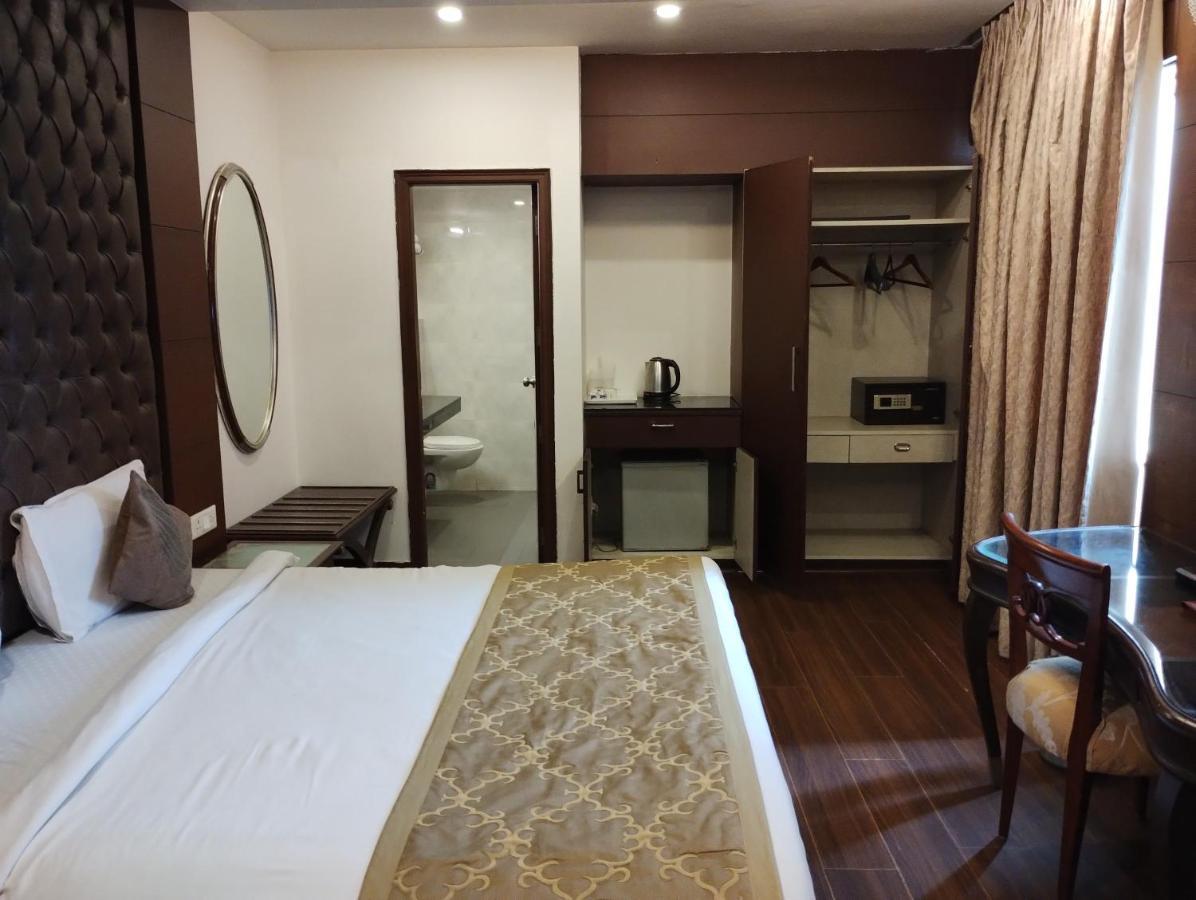 Hotel Wti Airport Grand Delhi Nueva Delhi Exterior foto