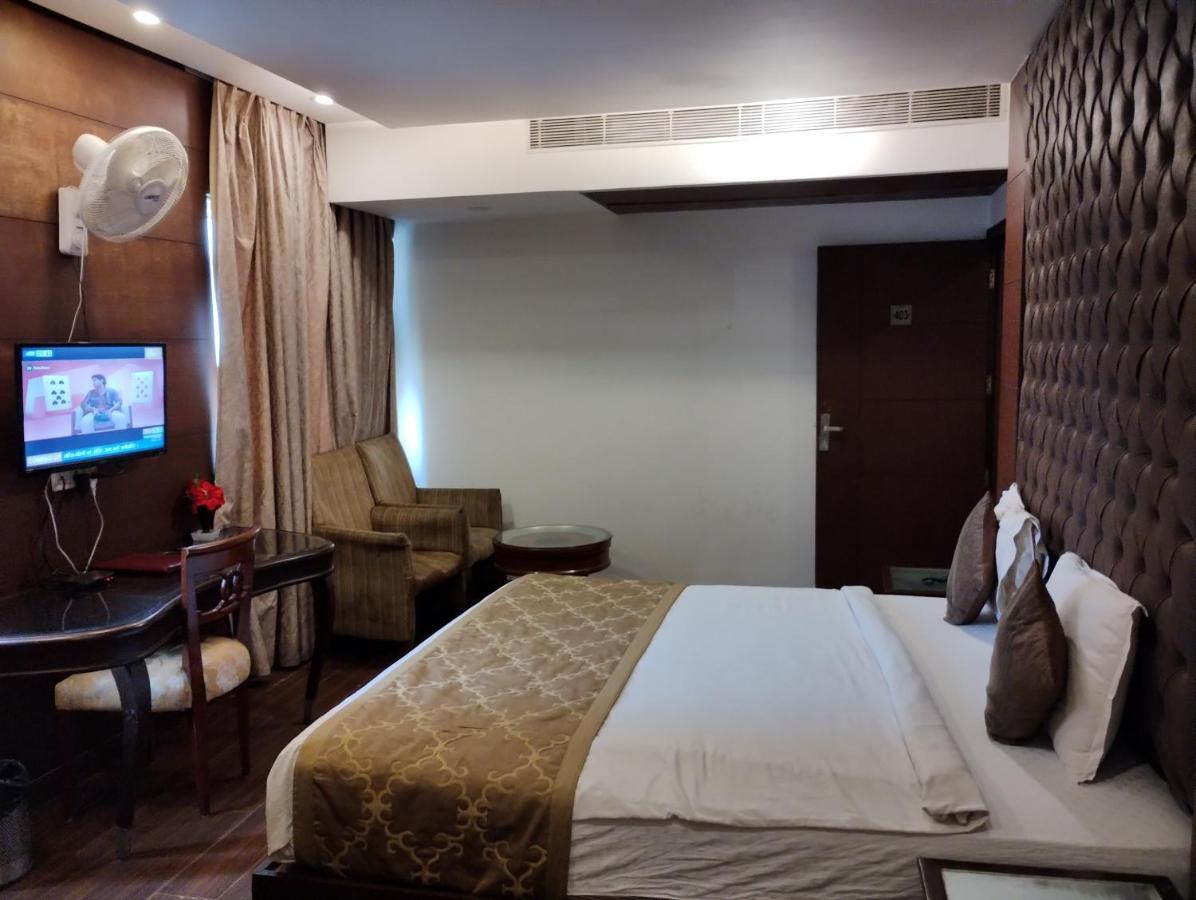 Hotel Wti Airport Grand Delhi Nueva Delhi Exterior foto
