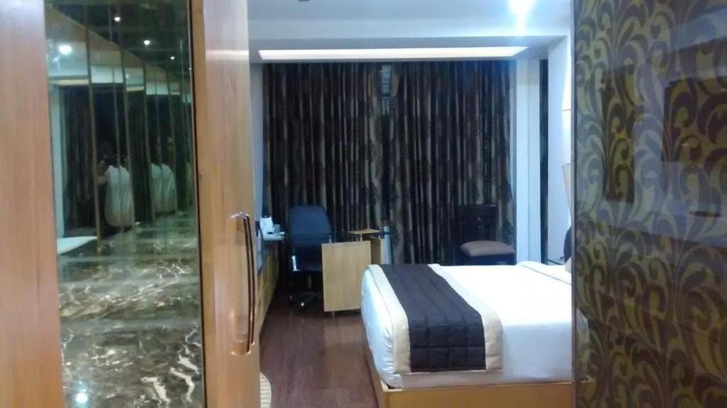 Hotel Wti Airport Grand Delhi Nueva Delhi Exterior foto