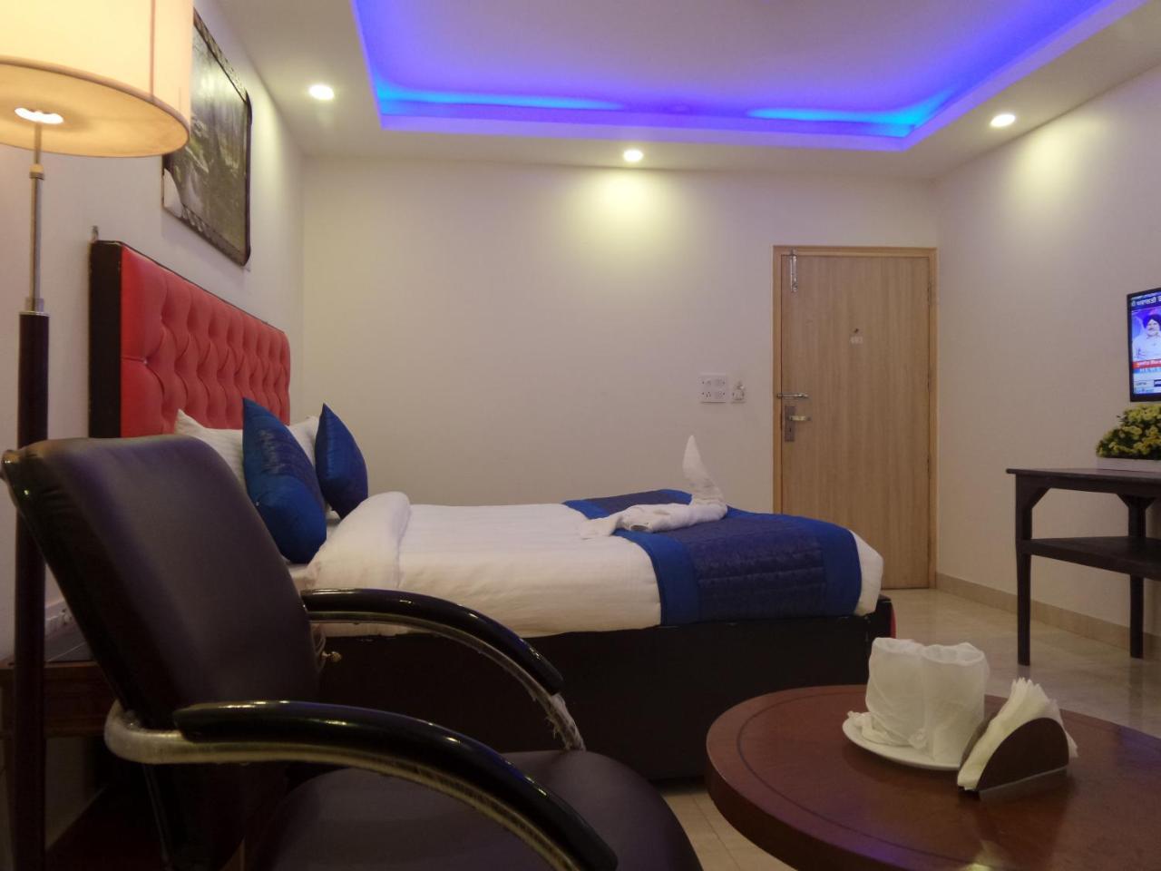 Hotel Wti Airport Grand Delhi Nueva Delhi Exterior foto