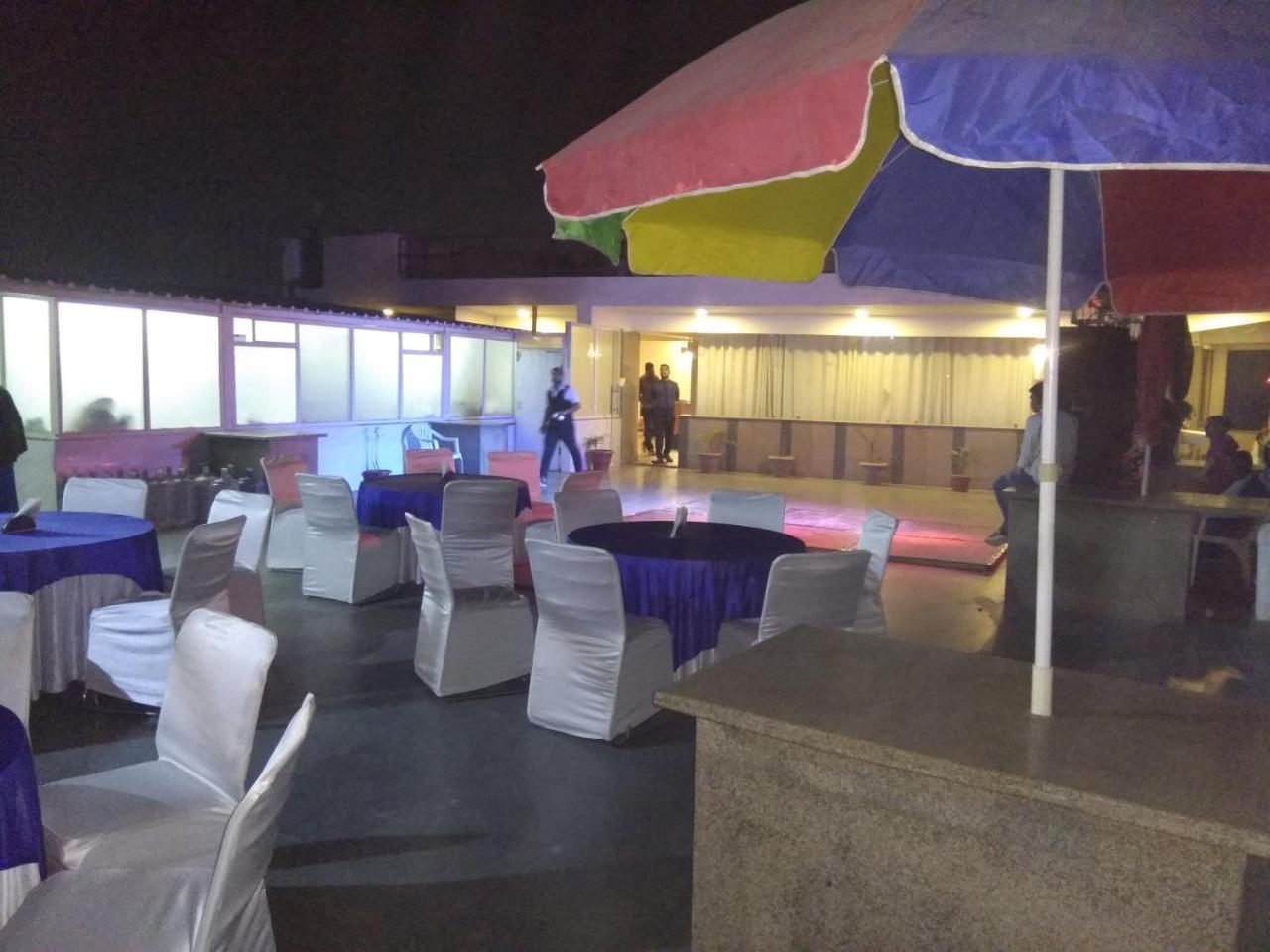 Hotel Wti Airport Grand Delhi Nueva Delhi Exterior foto