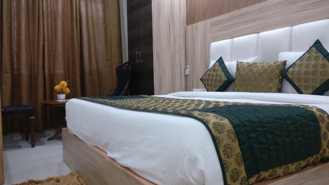 Hotel Wti Airport Grand Delhi Nueva Delhi Exterior foto