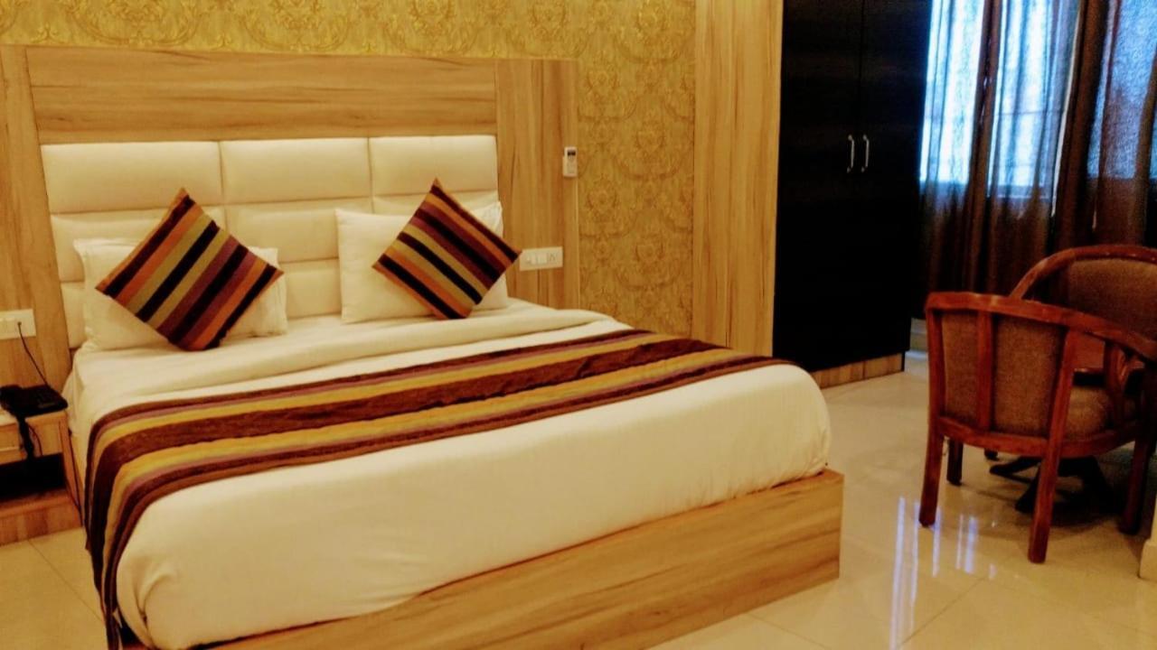 Hotel Wti Airport Grand Delhi Nueva Delhi Exterior foto